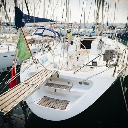 Sleep In Boat Hotell Catania Eksteriør bilde